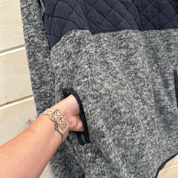 Abercrombie Sweater size Small - Picture 3 of 5